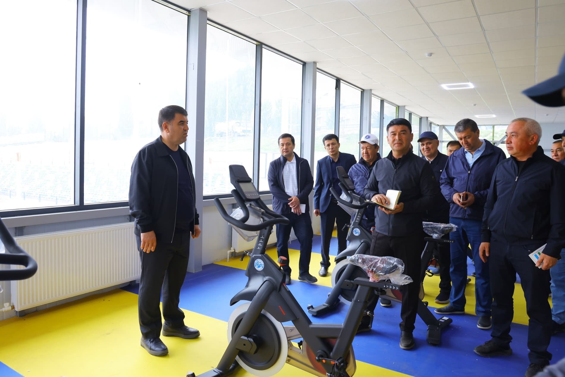 "Навбаҳор" стадионида олиб борилаётган таъмирлаш ишлари ўрганилди.