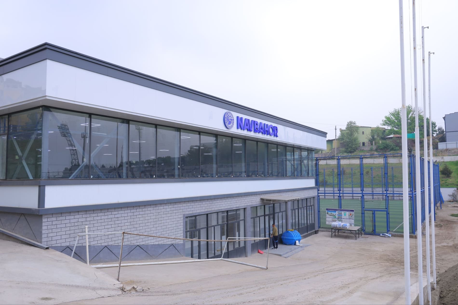 "Навбаҳор" стадионида олиб борилаётган таъмирлаш ишлари ўрганилди.