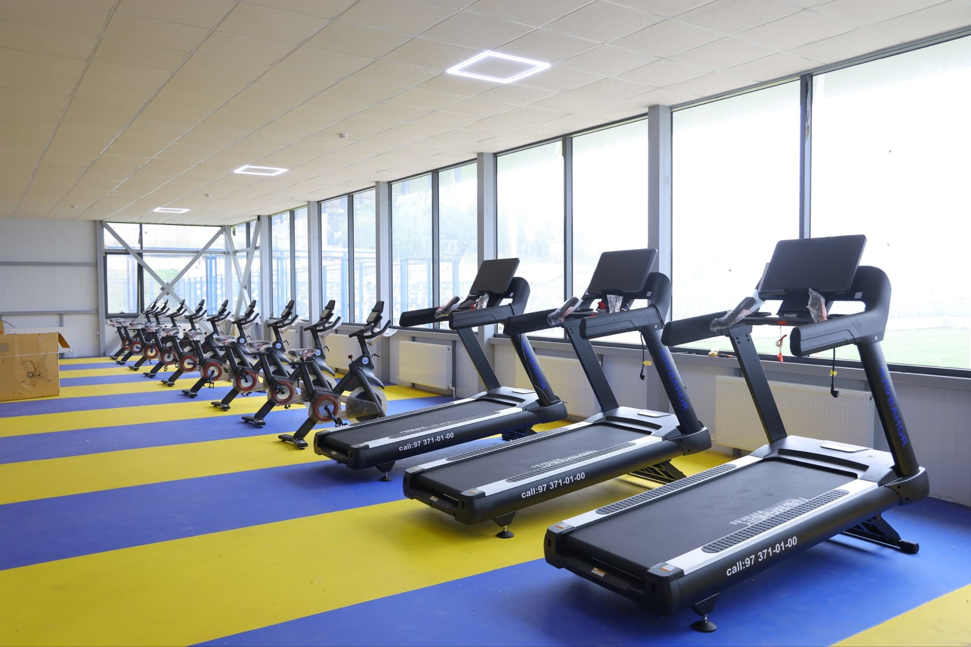 "Навбаҳор" стадионида олиб борилаётган таъмирлаш ишлари ўрганилди.