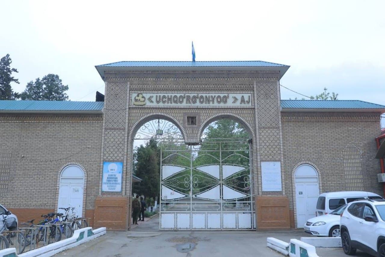Namangan viloyati hokimi Shavkatjon Abdurazzoqov boshchiligidagi ishchi guruh Uchqo‘rg‘on tumanida joylashgan, ayni paytda faoliyati to‘xtab qolgan “Uchqo‘rg‘on yog‘” aksiyadorlik jamiyati muammolarini o‘rgandi.