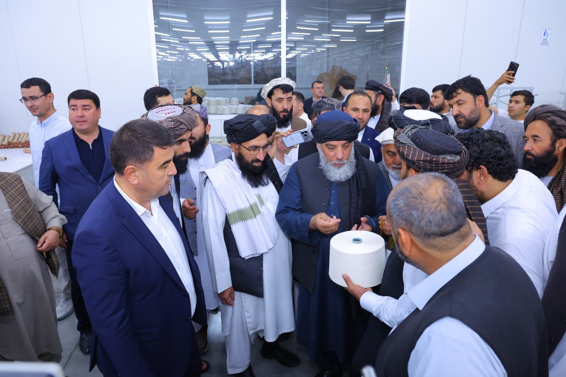 Afgʻoniston delegatsiyasining navbatdagi manzili – Toʻraqoʻrgʻon tumani hududidagi “Iftixor kiyim sanoati” korxonasi boʻldi.