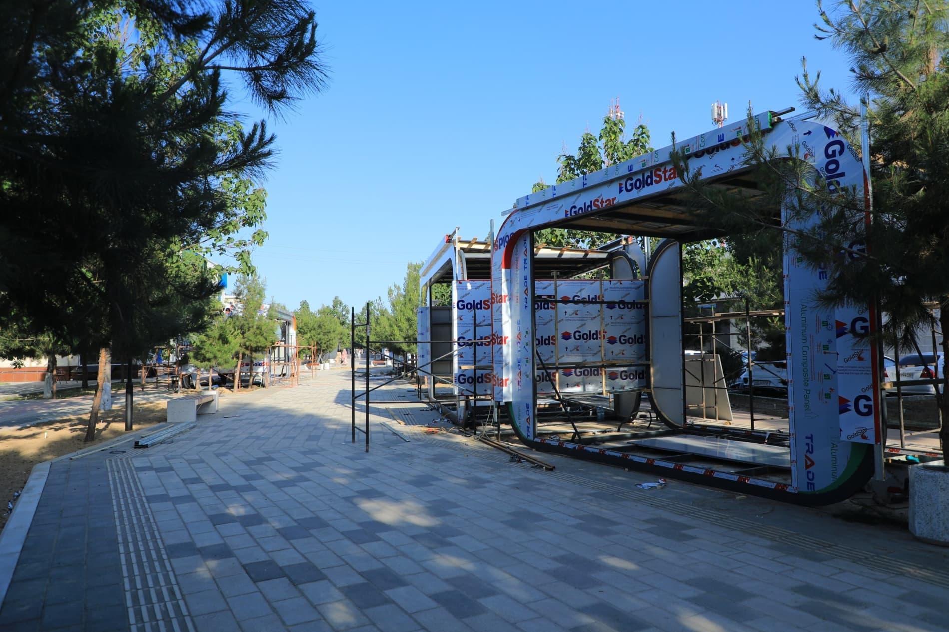 Turizm koʻchasidagi qurilishlar, festivalga tayyorgarlik ishlari oʻrganildi.
