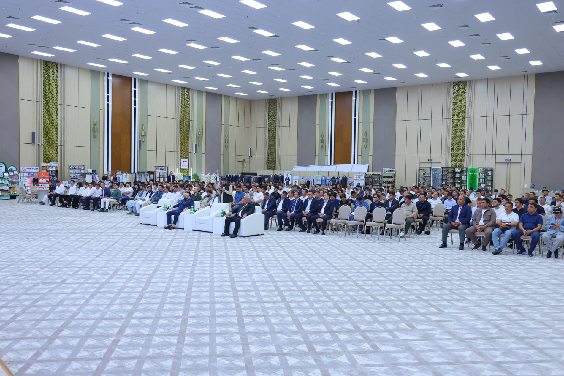 65-Xalqaro gullar festivali doirasida “Oʻzbekiston (Namangan) — Afgʻoniston savdo-iqtisodiy hamkorlik forumi" boʻlib oʻtdi.