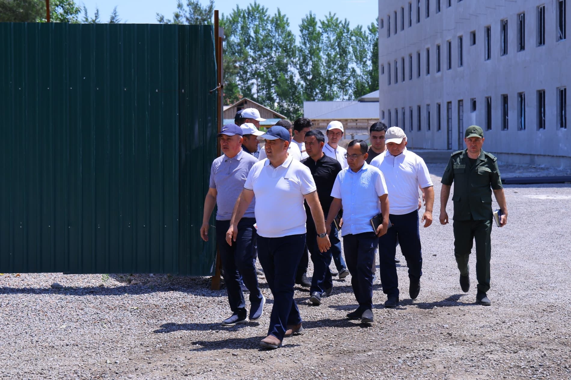 "Yangi Namangan"da bunyodkorlik surʼati: kun emas, soat sayin oʻzgarayotgan mahalla.