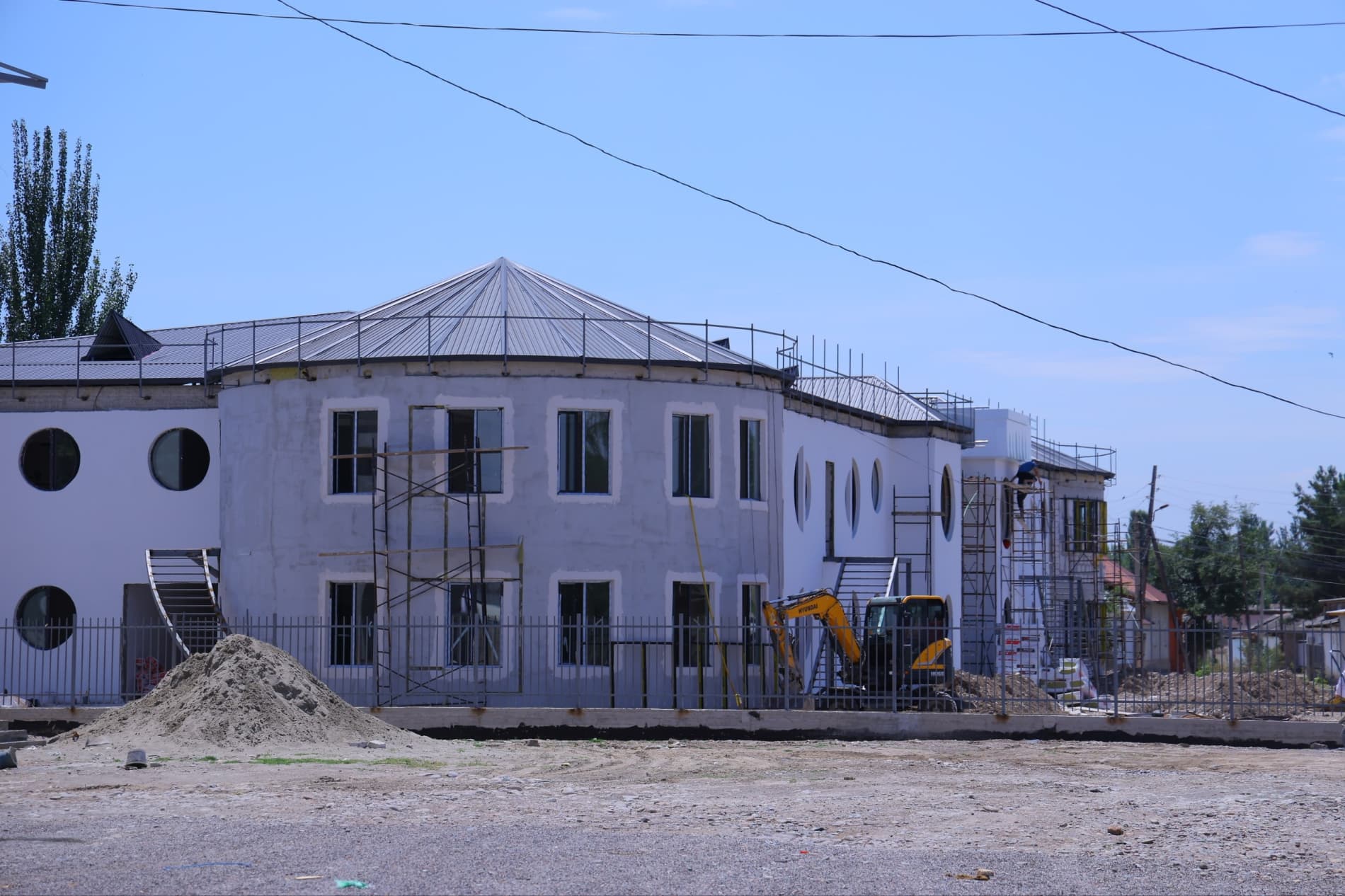 "Yangi Namangan"da bunyodkorlik surʼati: kun emas, soat sayin oʻzgarayotgan mahalla.