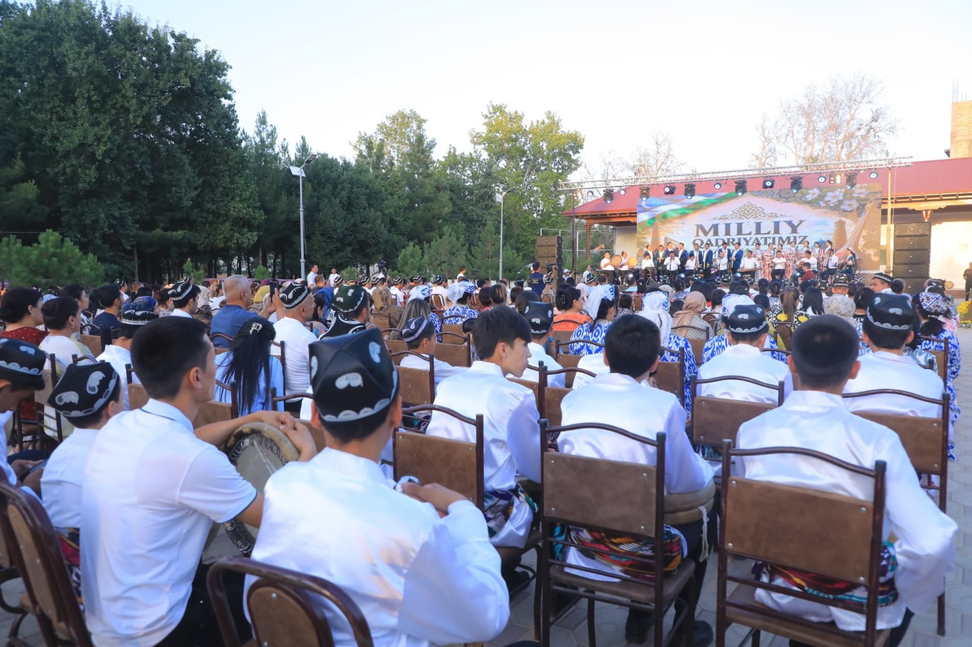 В Папе звучали мелодии макома