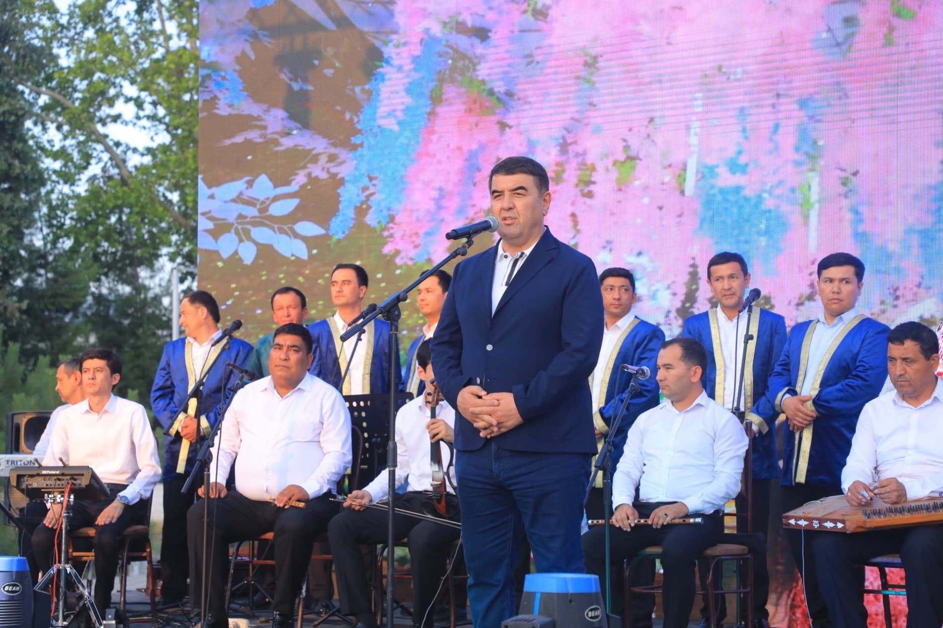 В Папе звучали мелодии макома