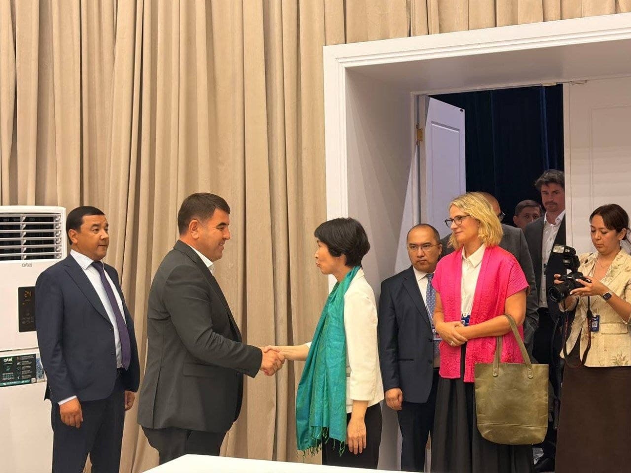 Beshinchi Toshkent xalqaro investitsiya forumi: Namangan viloyati delegatsiyasi istiqbolli loyihalarni muhokama qilmoqda.