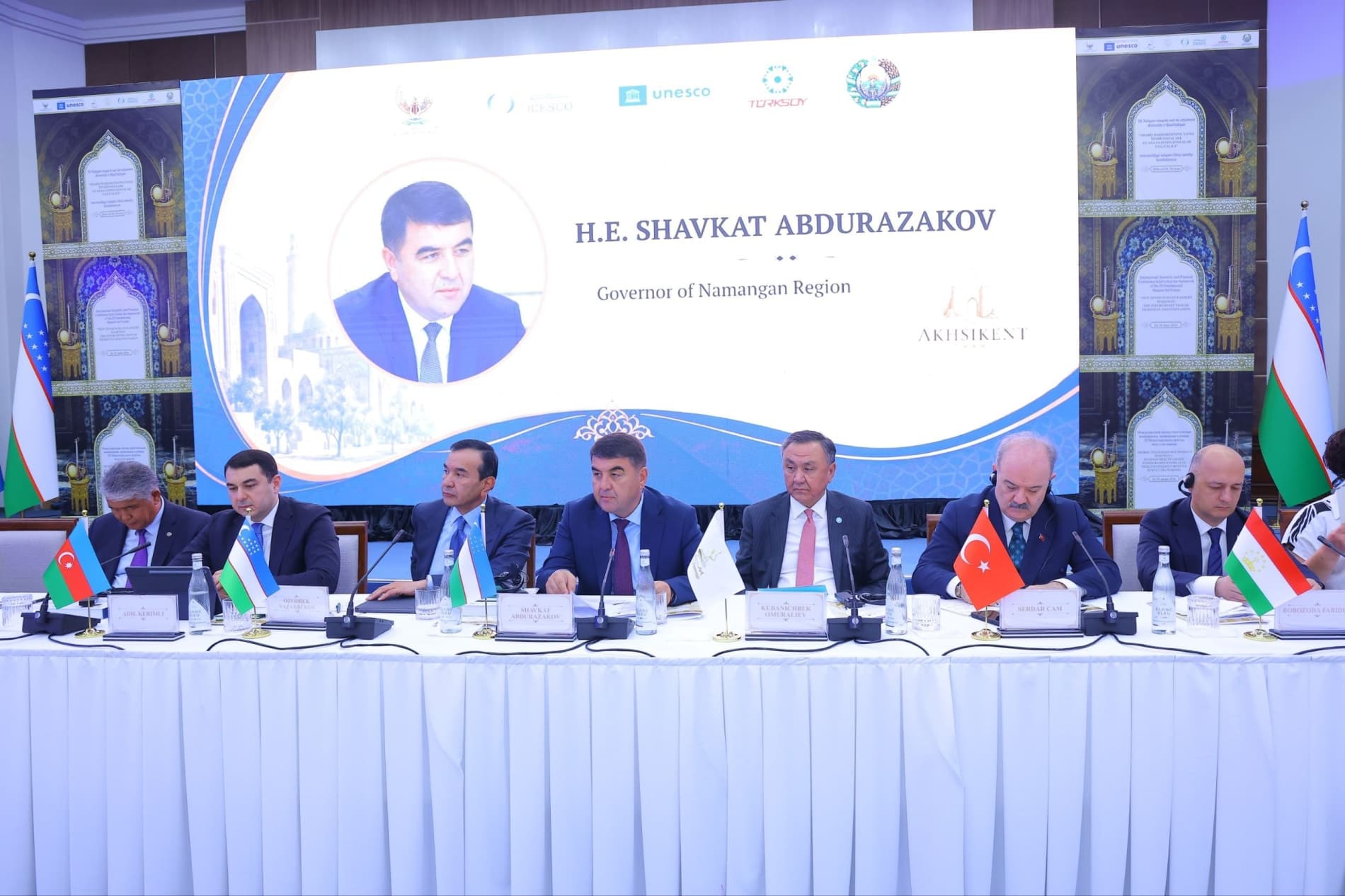 Открылся Международный форум искусства макома