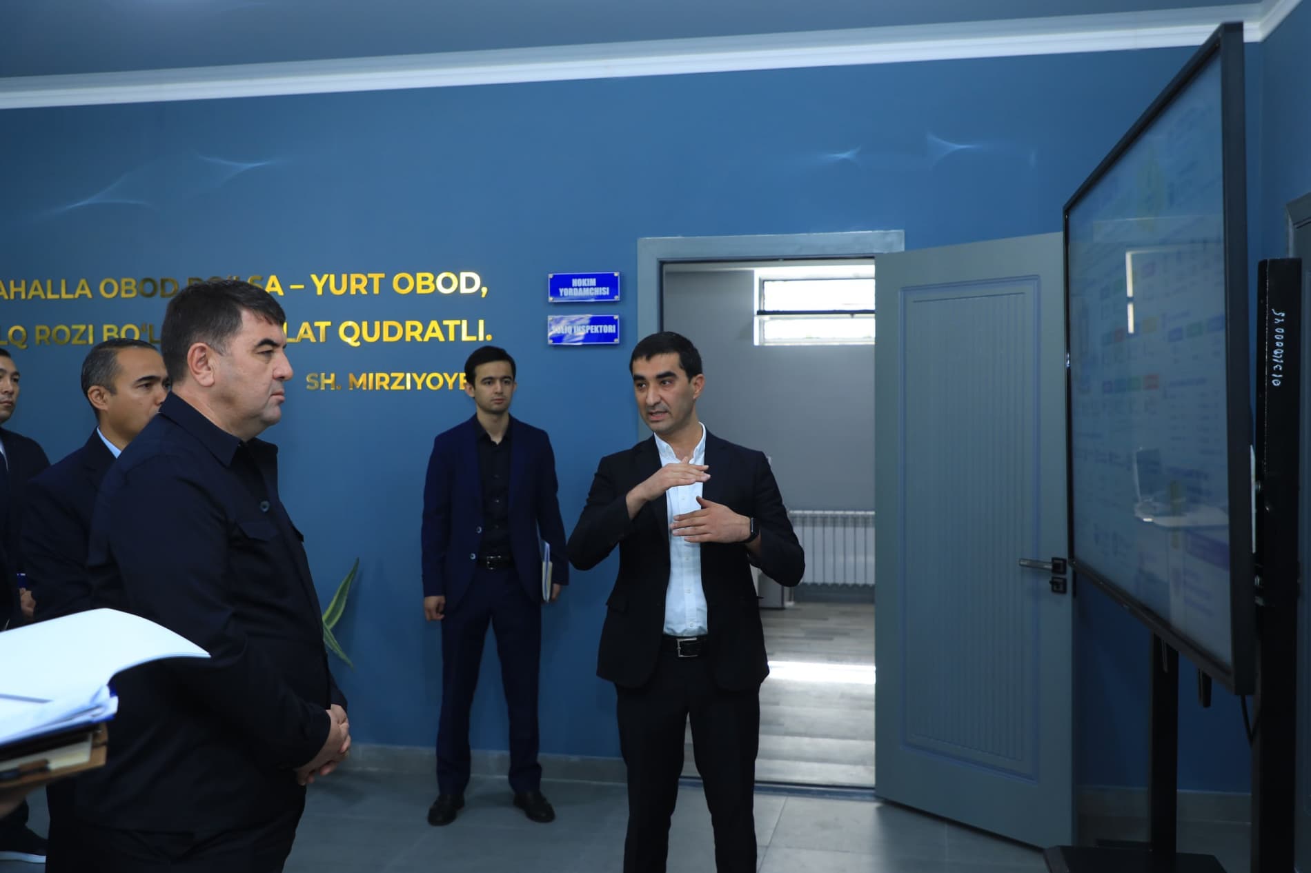 Namangan shahrida yoshlar bilan manzilli va tizimli ishlashga qaratilgan “1 oy — 4 mahalla” loyihasi doirasida amalga oshirilgan ishlar viloyat rahbariga taqdim etildi