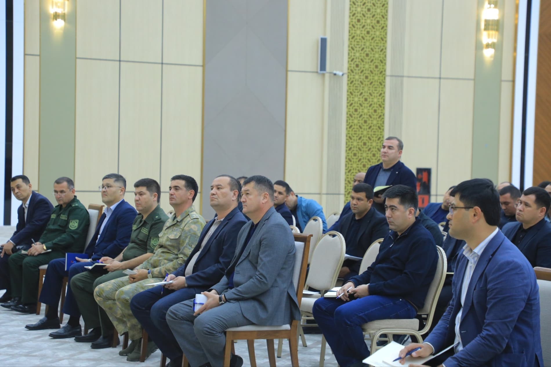 Namangan viloyati hokimi mahalliy va xorijiy tadbirkorlar bilan uchrashdi