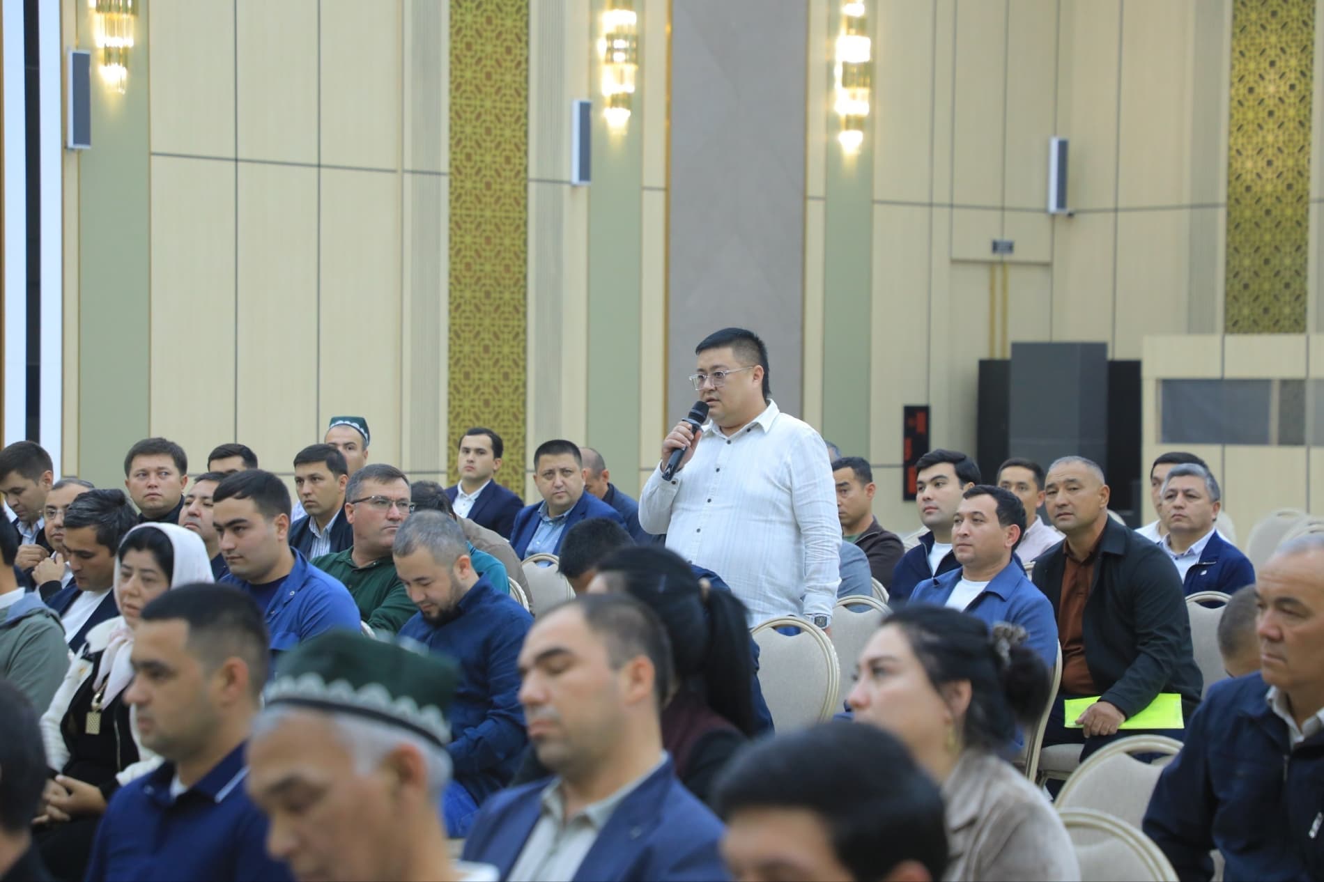 Namangan viloyati hokimi mahalliy va xorijiy tadbirkorlar bilan uchrashdi