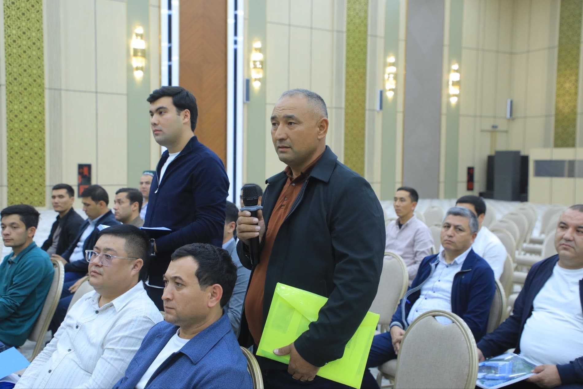 Namangan viloyati hokimi mahalliy va xorijiy tadbirkorlar bilan uchrashdi