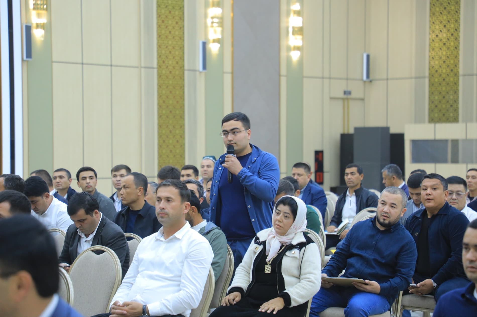 Namangan viloyati hokimi mahalliy va xorijiy tadbirkorlar bilan uchrashdi