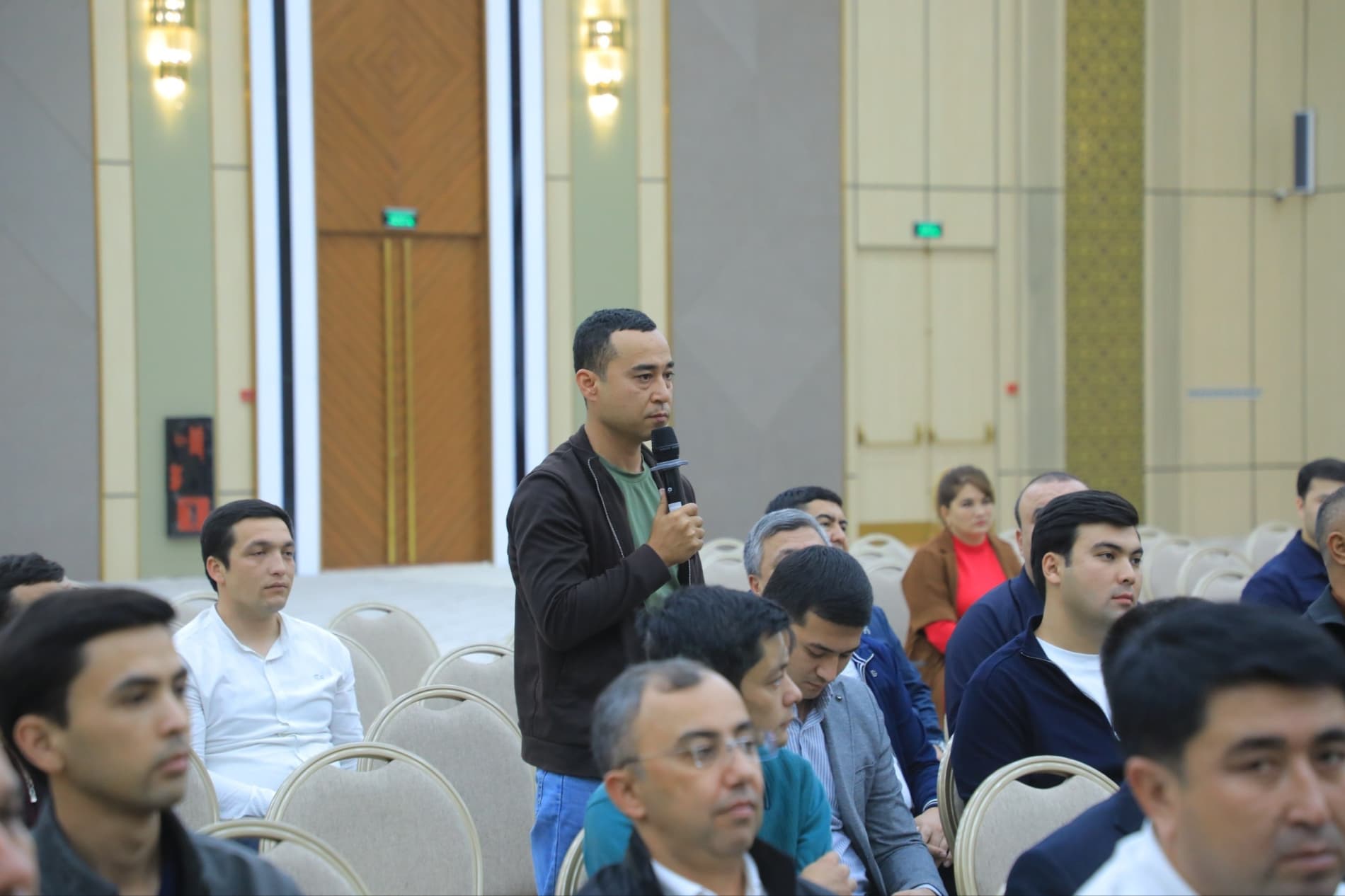 Namangan viloyati hokimi mahalliy va xorijiy tadbirkorlar bilan uchrashdi