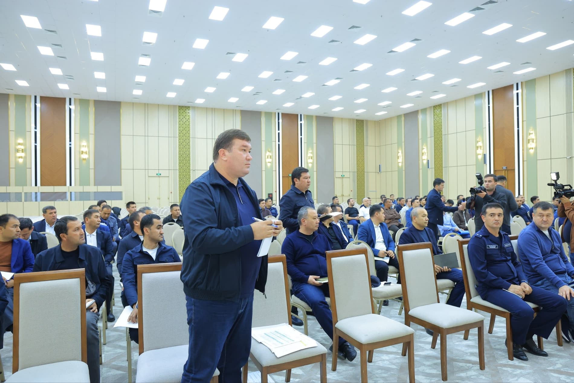 Қурувчилар билан очиқ мулоқот: лойиҳаларни тезлатиш, янги таклифларни қўллаб-қувватлаш таъкидланди