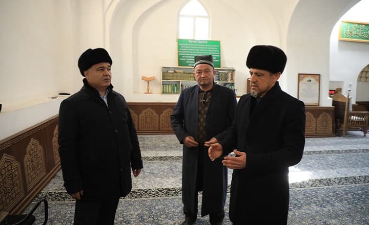 Adiz Boboev, the acting governor of the region, reviews the progress of construction, creative and improvement activities in Samarkand city, Akdaryo and Payariq districts