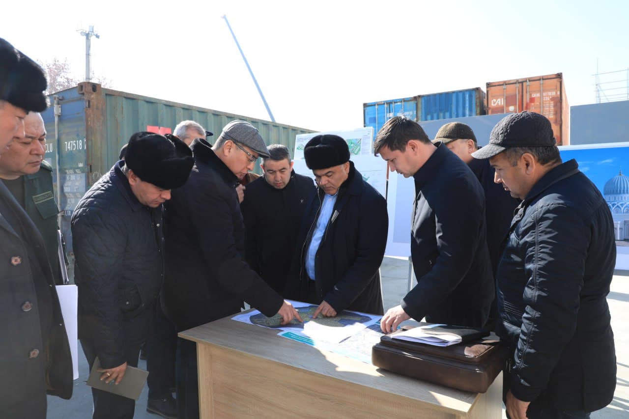 Adiz Boboev, the acting governor of the region, reviews the progress of construction, creative and improvement activities in Samarkand city, Akdaryo and Payariq districts