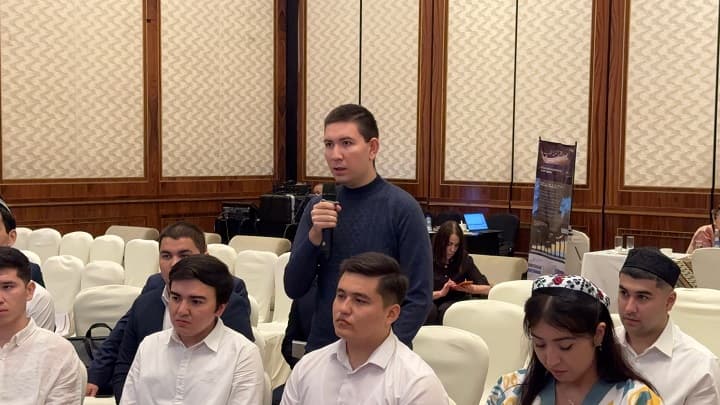 Встреча главы региона с молодёжью в Индонезии