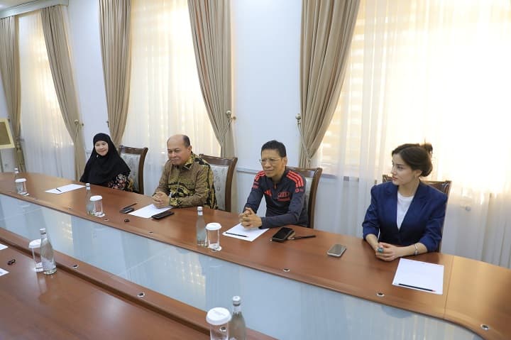 Viloyat hokimi Adiz Boboyev Indoneziya delegatsiyasi vakillari bilan uchrashdi