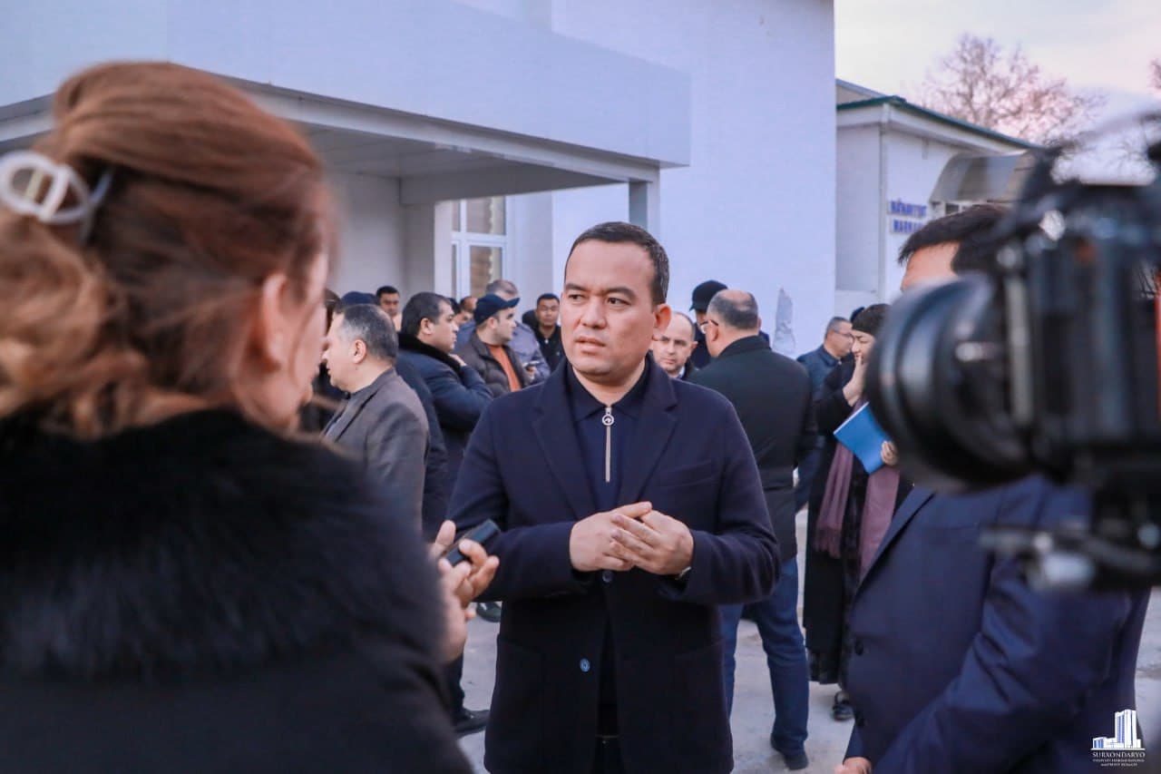 Сурхондарё вилояти ҳокими Улуғбек Қосимов Узун туманига ташрифини давом эттириб, 2-сонли политехникум фаолияти билан танишди.