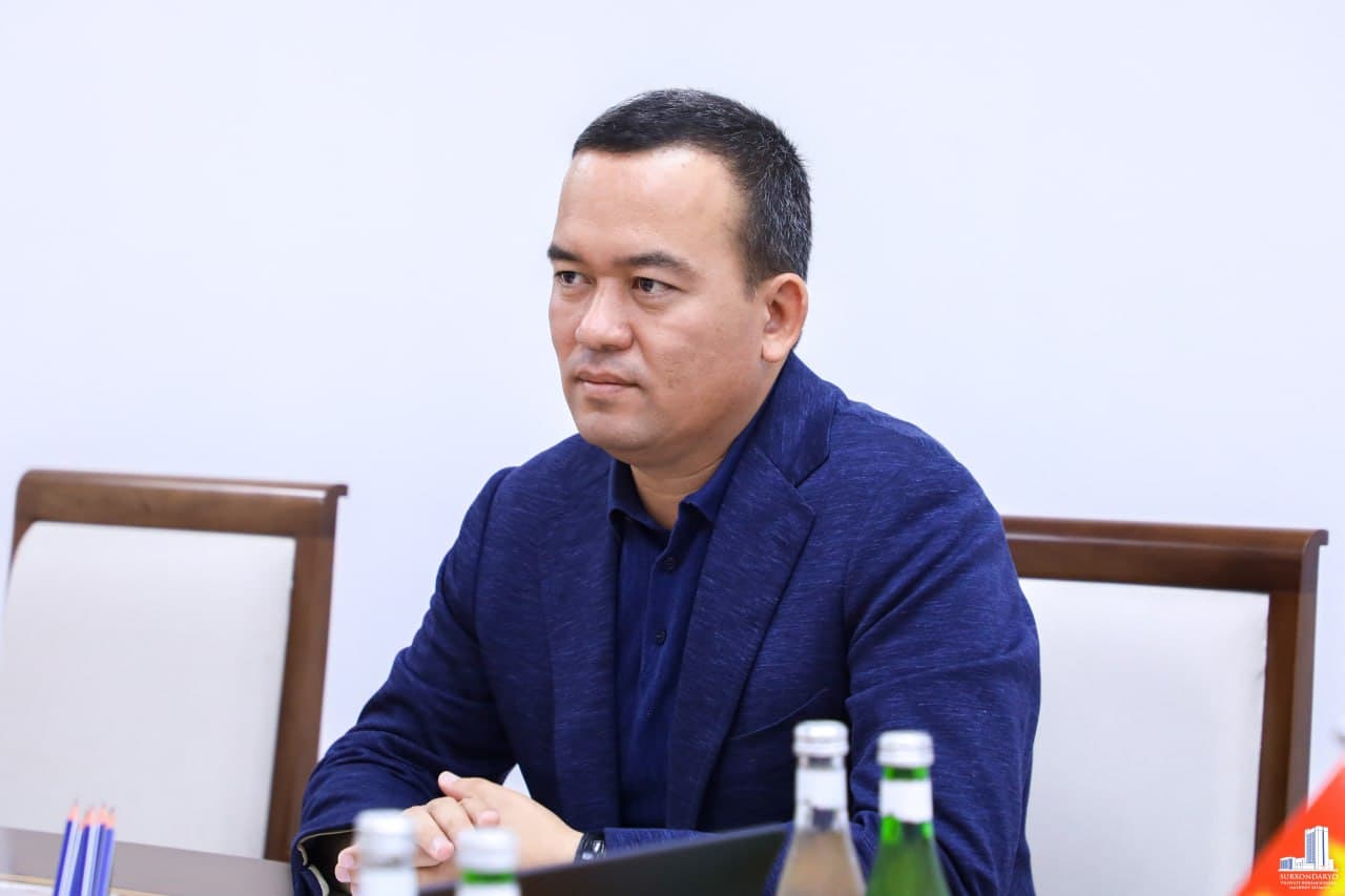 Бугун Сурхондарё вилояти ҳокими Улуғбек Қосимов "Донгфенг Лиузҳоу Мотор Cо., Лтд" компаниясининг Жилин университети Синдао автомобил тадқиқот институти вице-директори Фу Хао бошчилигидаги делегацияни қабул қилди.