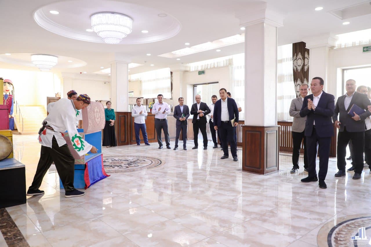 Prezidentimizning farmon va qarorlari hamda topshiriqlari asosida mamlakatimizda teatr san’atini rivojlantirish, teatrlar faoliyatini takomillashtirish va ularning moddiy-texnika bazasini mustahkamlash bo‘yicha chora-tadbirlar amalga oshirilmoqda.