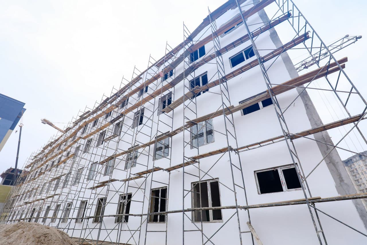 Investitsiya dasturi doirasida ixtisoslashtirilgan maktab qurilishi ijrosi o‘rganildi
