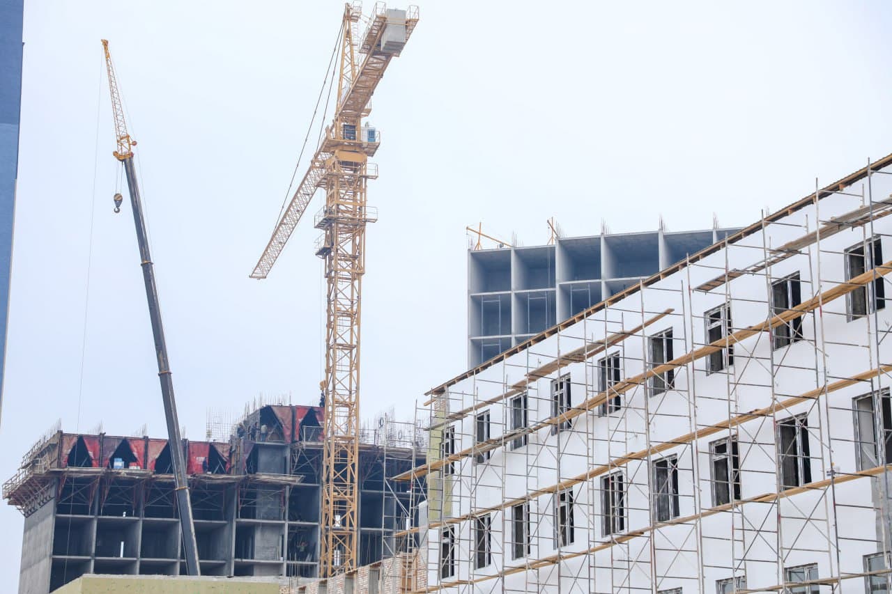 Investitsiya dasturi doirasida ixtisoslashtirilgan maktab qurilishi ijrosi o‘rganildi