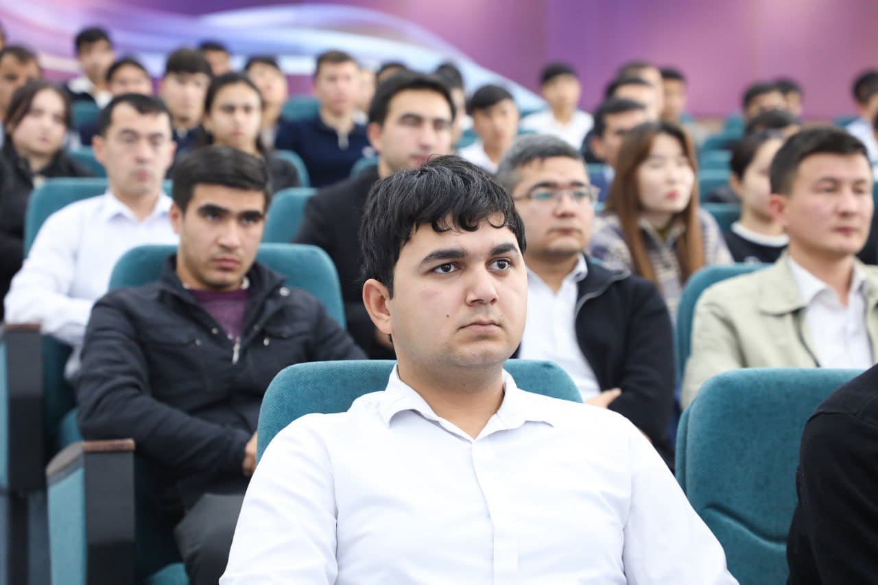 Surxondaryo viloyati hokimi bo‘lajak arxitektorlar bilan uchrashuv o‘tkazdi