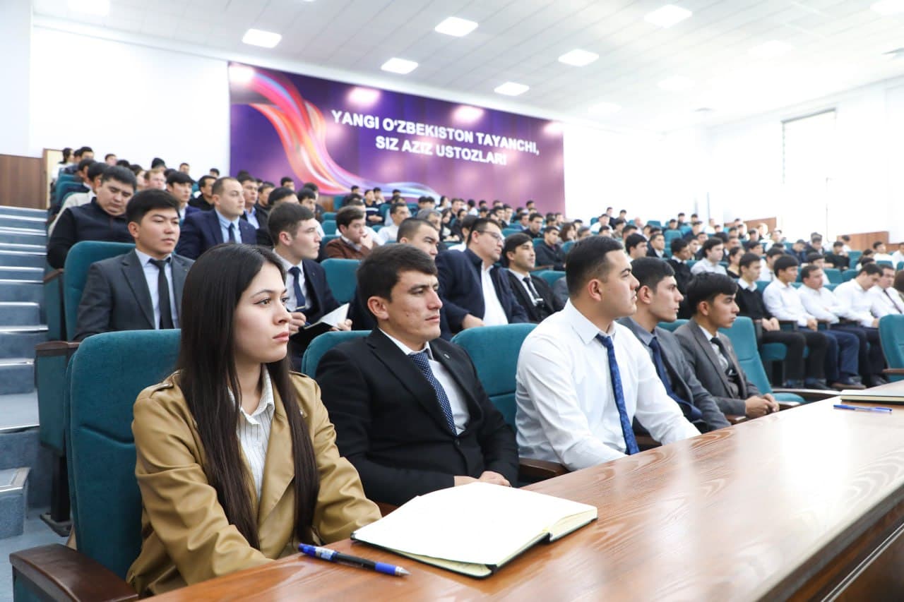 Surxondaryo viloyati hokimi bo‘lajak arxitektorlar bilan uchrashuv o‘tkazdi