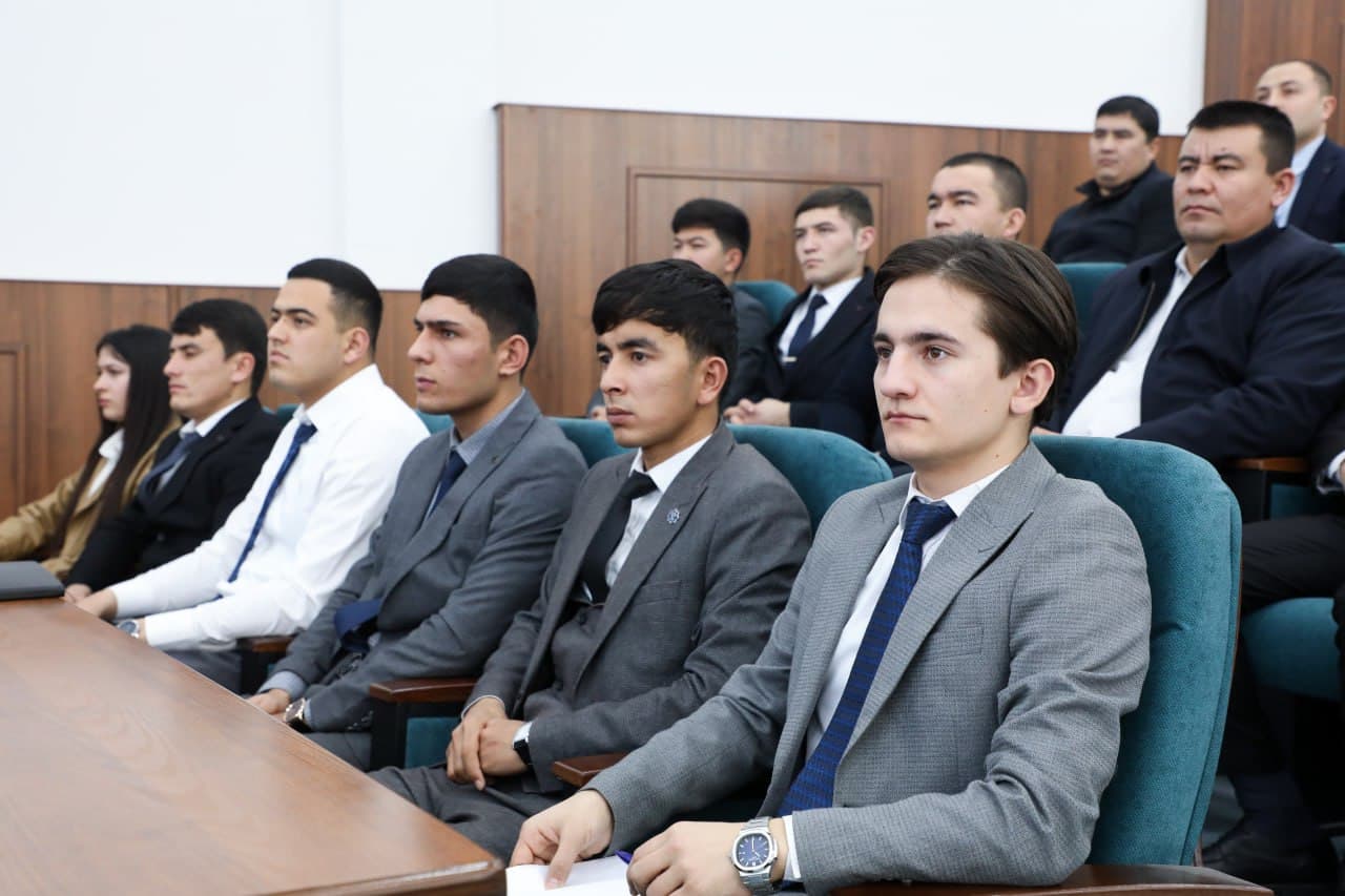 Surxondaryo viloyati hokimi bo‘lajak arxitektorlar bilan uchrashuv o‘tkazdi