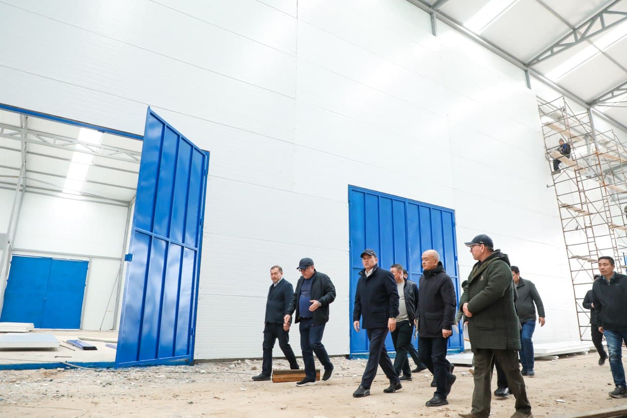 Термиз туманидаги "Техно Парк" ва ёшлар саноат зонасида амалга оширилаётган лойиҳалар ижроси ўрганилди