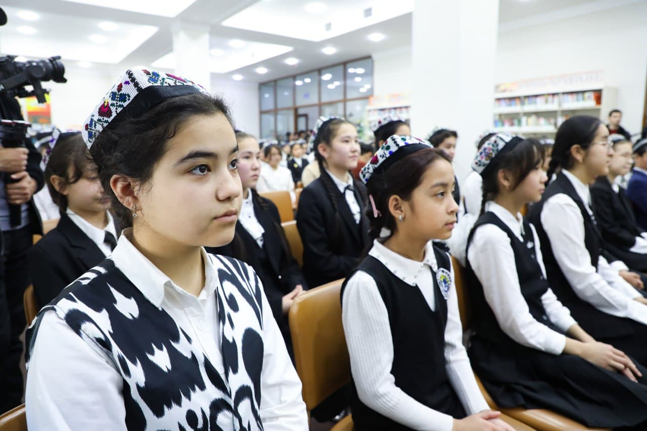 "Yosh kitobxon" tanlovi g‘oliblari taqdirlandi, hududlarga "Kitoblar karvoni" yo‘l oldi