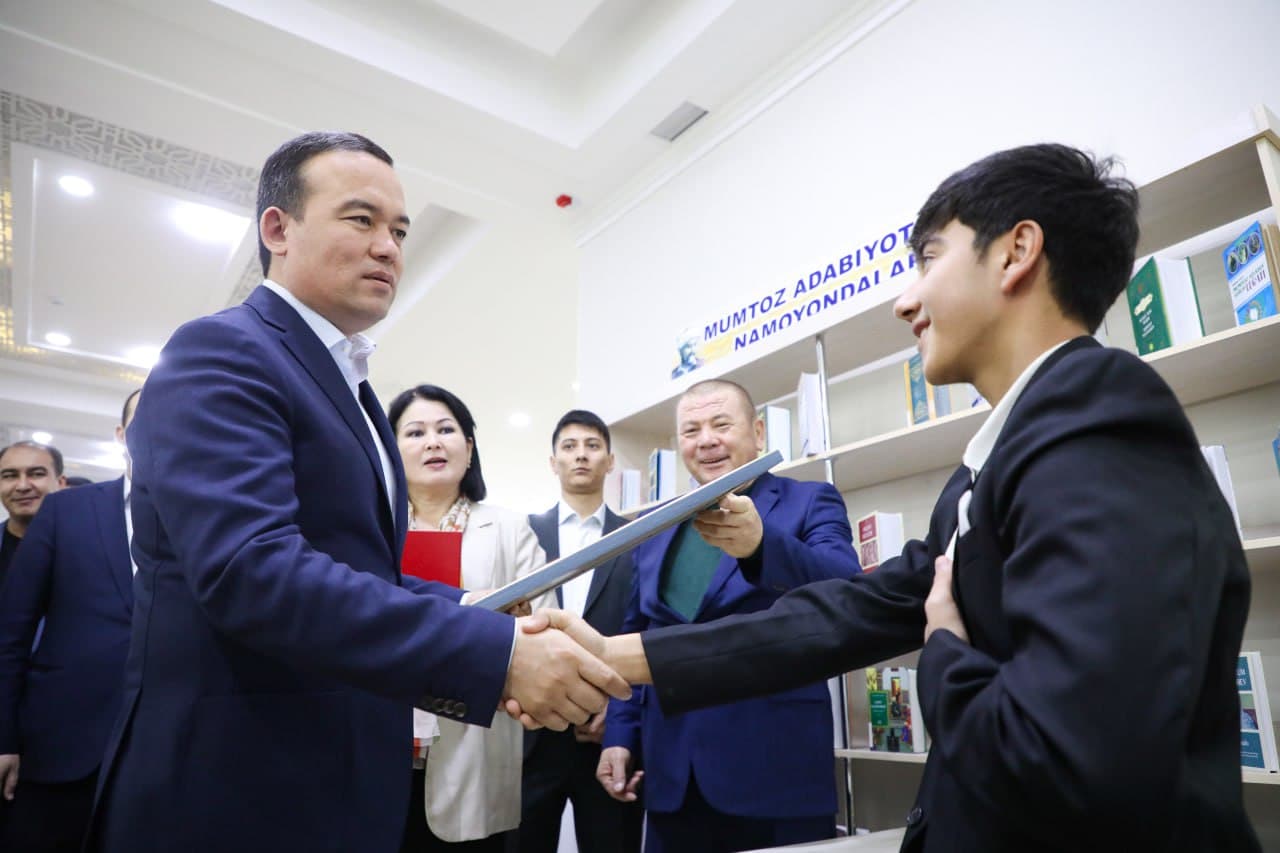 "Yosh kitobxon" tanlovi g‘oliblari taqdirlandi, hududlarga "Kitoblar karvoni" yo‘l oldi