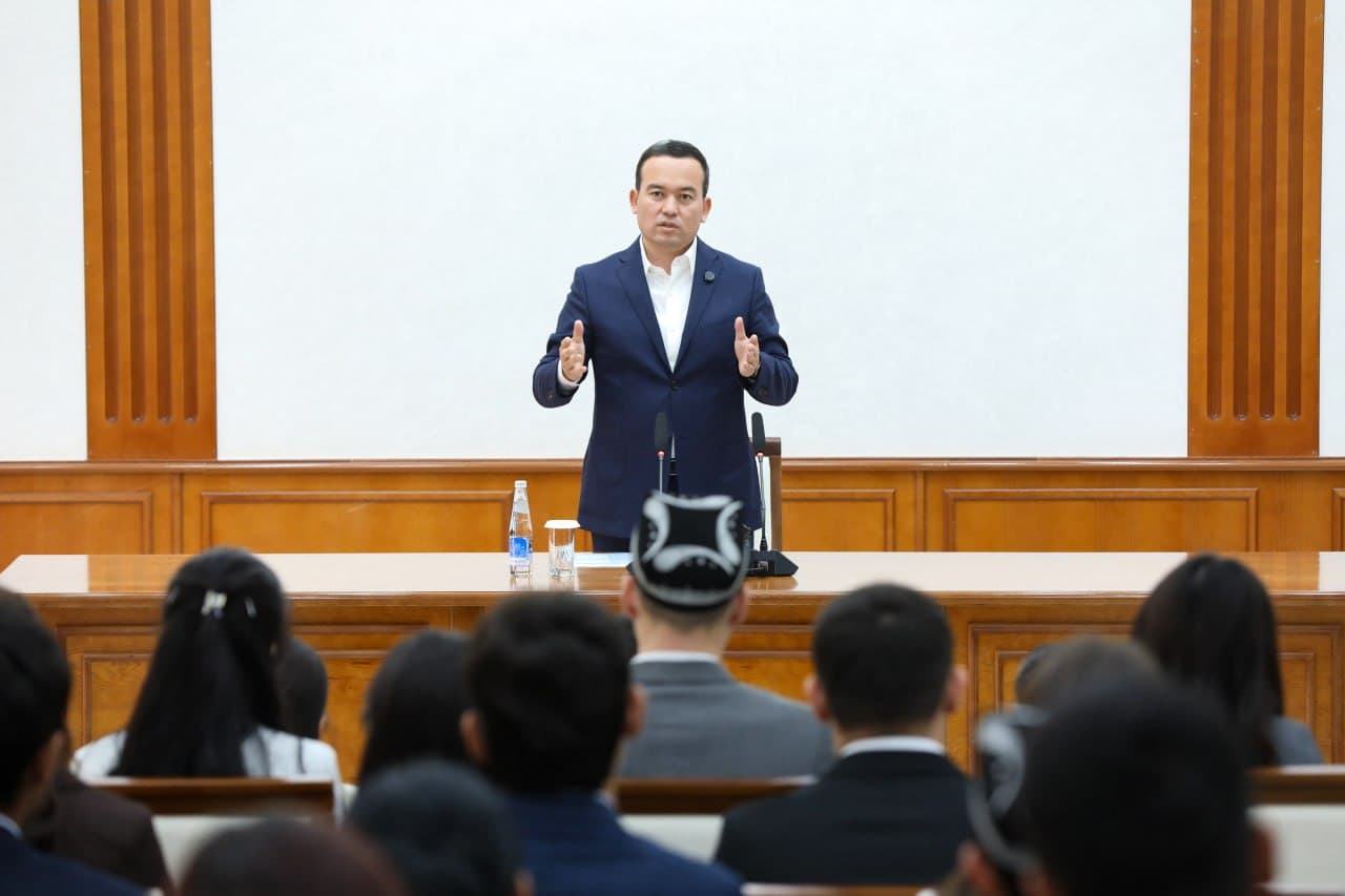 Talaba-yoshlar bilan uchrashuv: Talabalar uchun Surxondaryo viloyati hokimi stipendiyasi qayta joriy etiladi