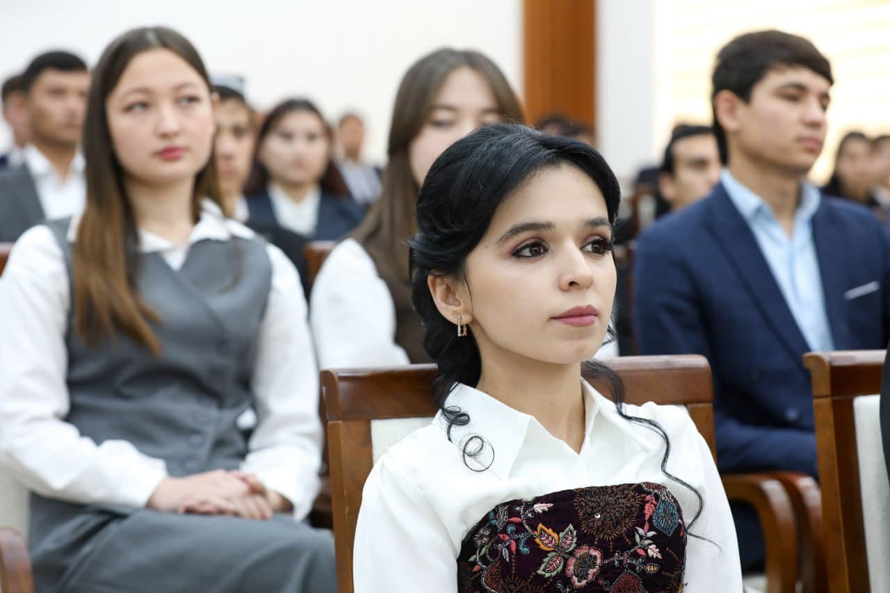 Talaba-yoshlar bilan uchrashuv: Talabalar uchun Surxondaryo viloyati hokimi stipendiyasi qayta joriy etiladi
