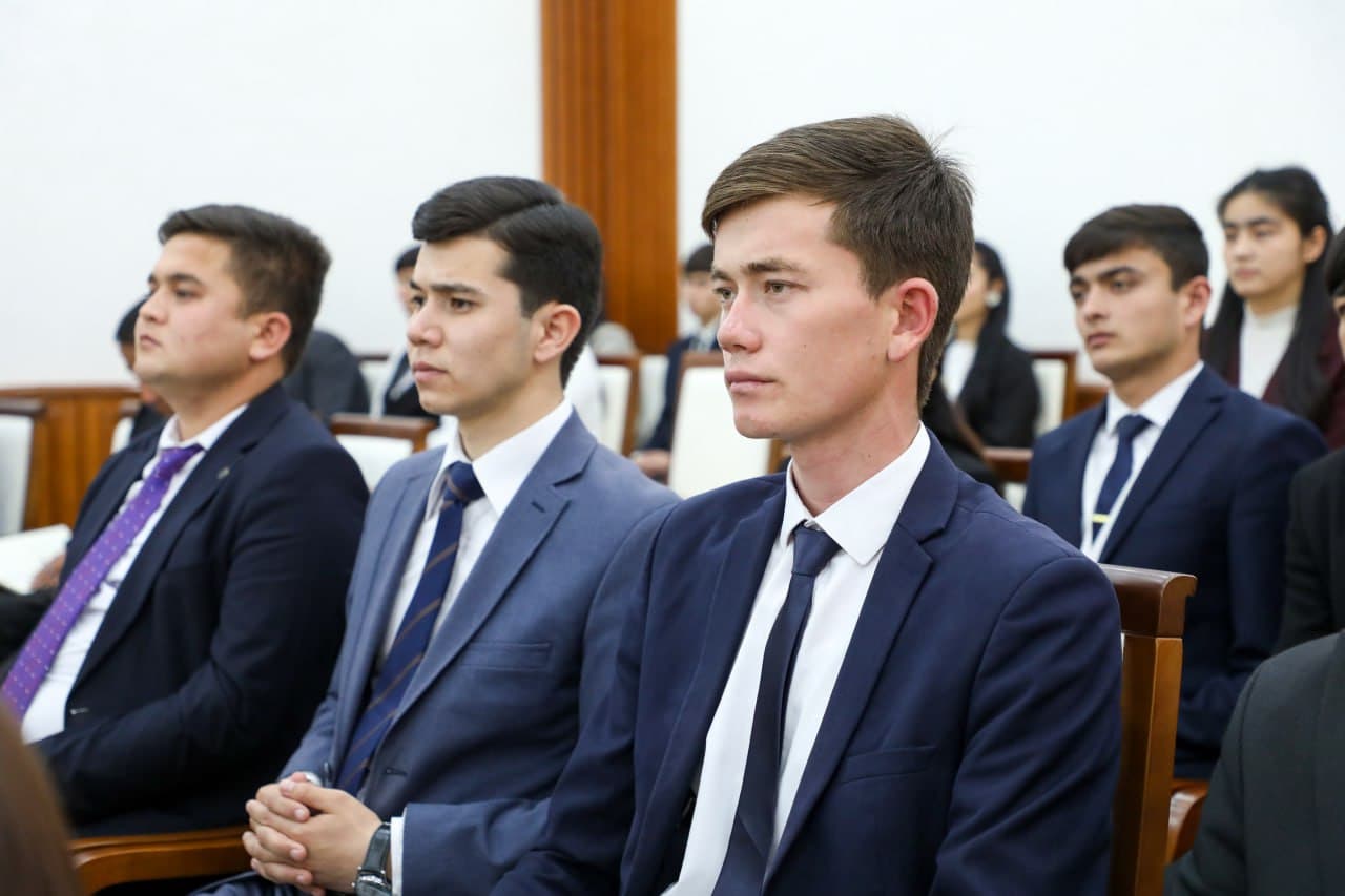 Talaba-yoshlar bilan uchrashuv: Talabalar uchun Surxondaryo viloyati hokimi stipendiyasi qayta joriy etiladi