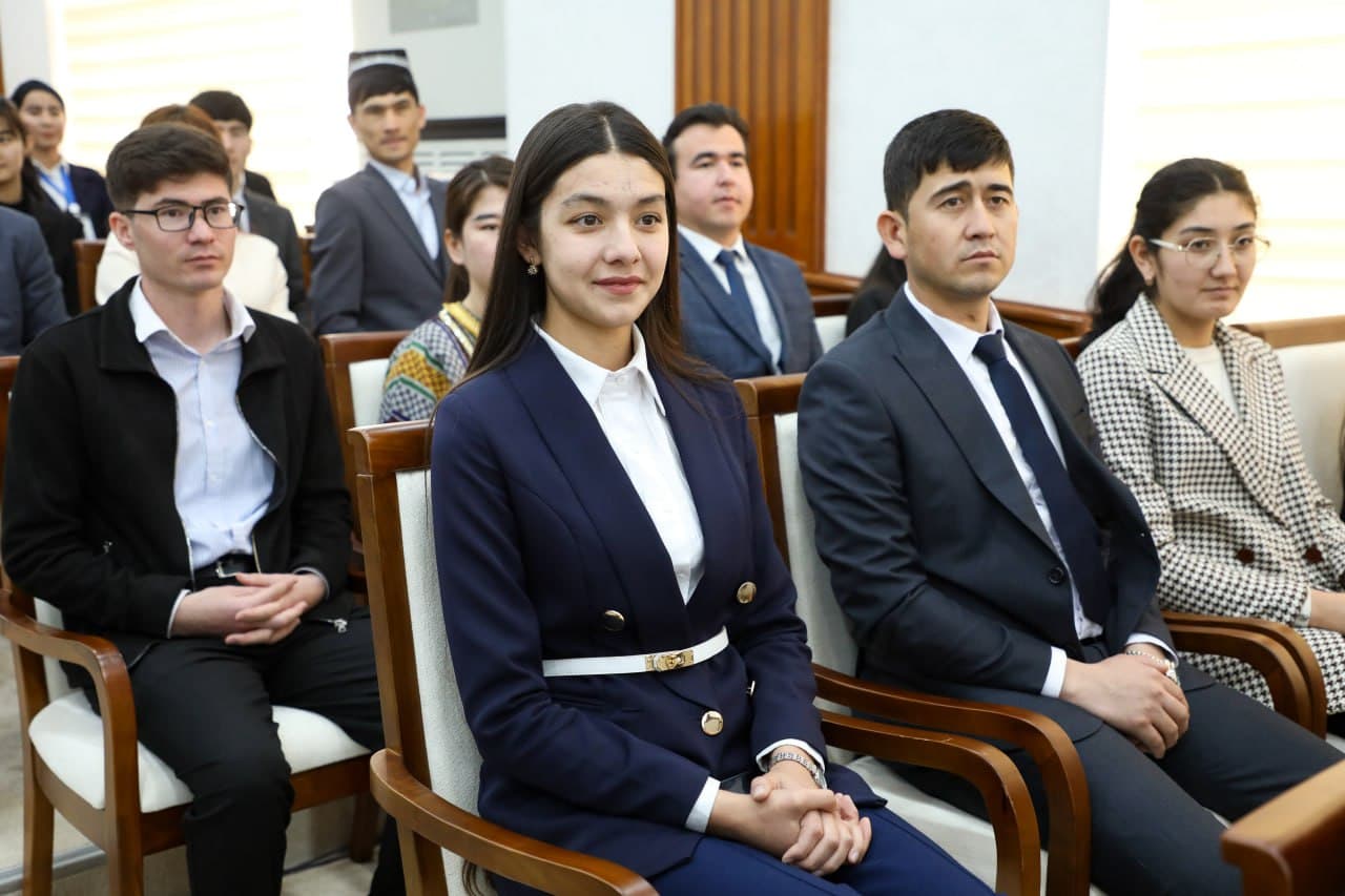Talaba-yoshlar bilan uchrashuv: Talabalar uchun Surxondaryo viloyati hokimi stipendiyasi qayta joriy etiladi