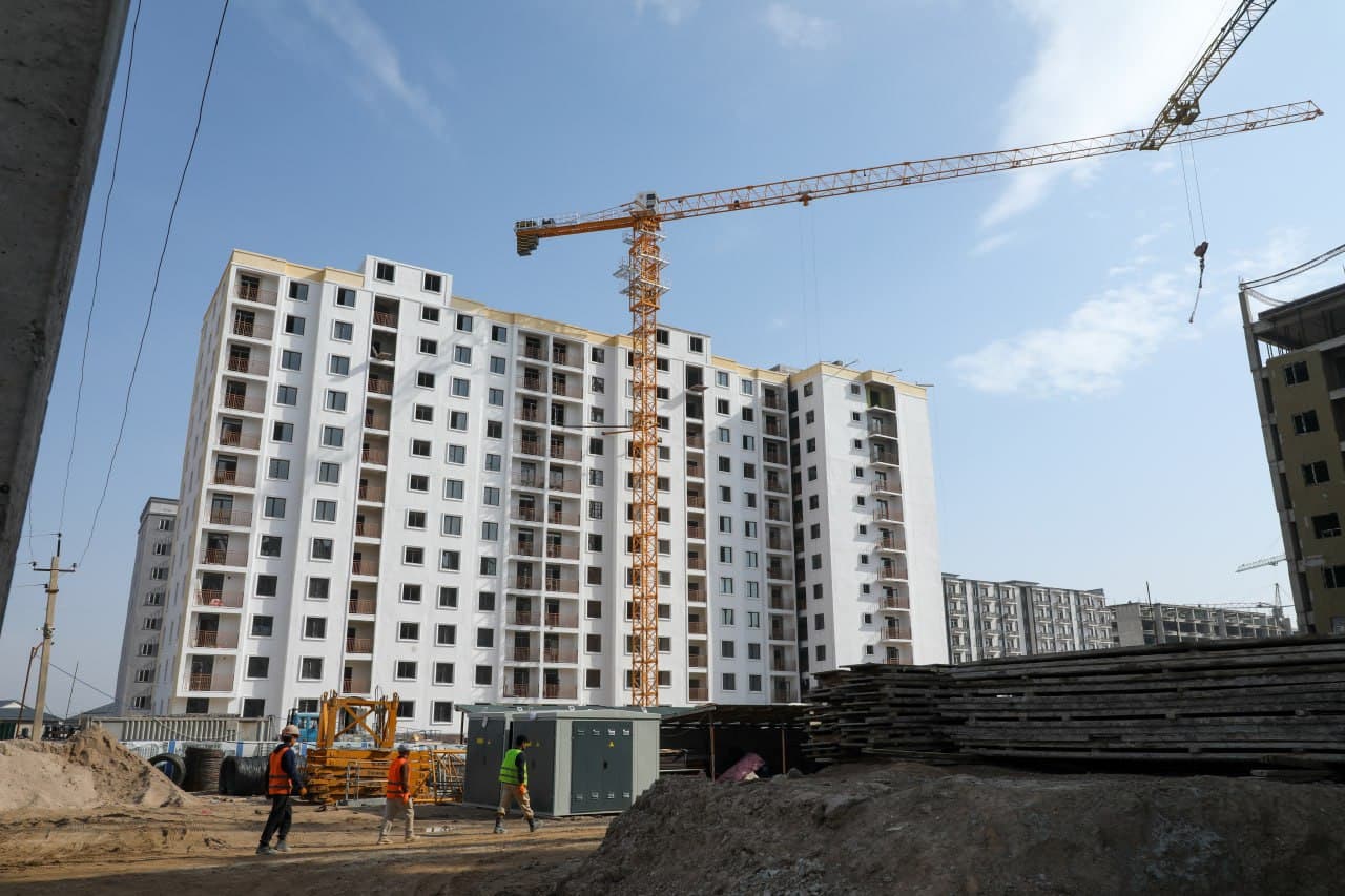 Qurilish sohasidagi loyihalar ijrosi o‘rganildi