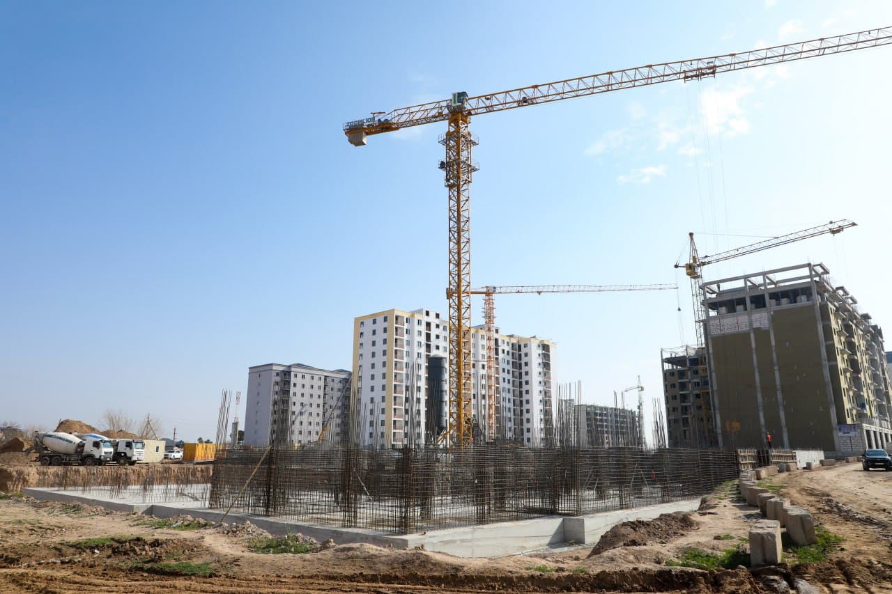 Qurilish sohasidagi loyihalar ijrosi o‘rganildi