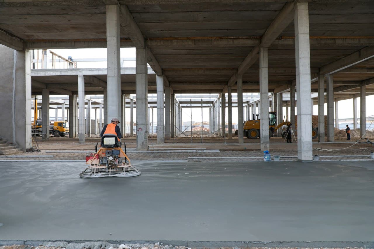 Qurilish sohasidagi loyihalar ijrosi o‘rganildi