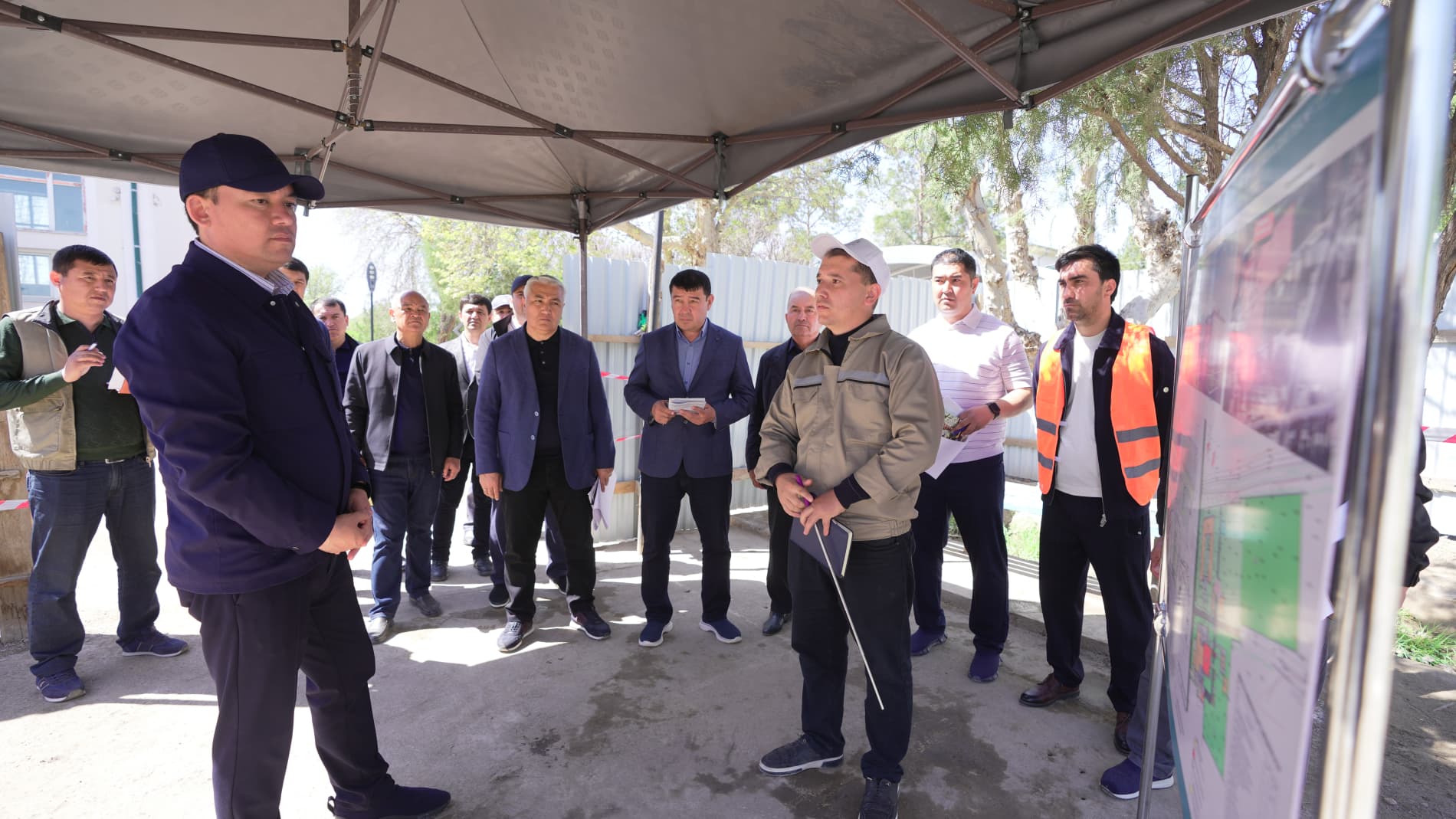 Infratuzilma, turar joylar hamda xalqaro dastur doirasidagi loyihalar ijrosi o‘rganildi