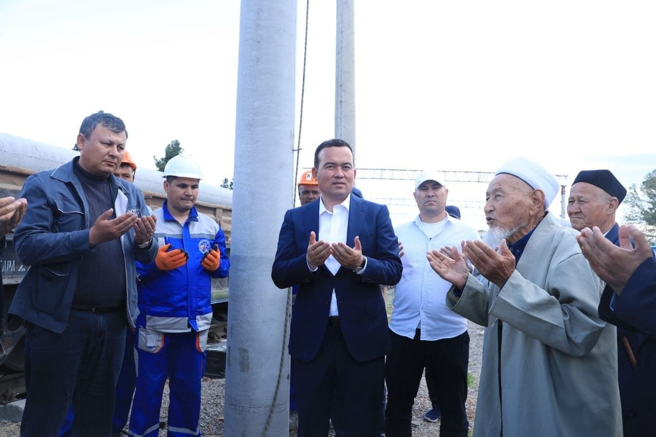 Президент топшириғи ижроси: “Қумқўрғон – Қудуқли” темир йўл участкасини электрлаштириш ишлари бошланди