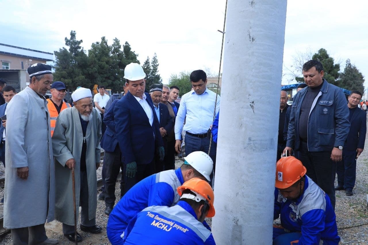 Президент топшириғи ижроси: “Қумқўрғон – Қудуқли” темир йўл участкасини электрлаштириш ишлари бошланди