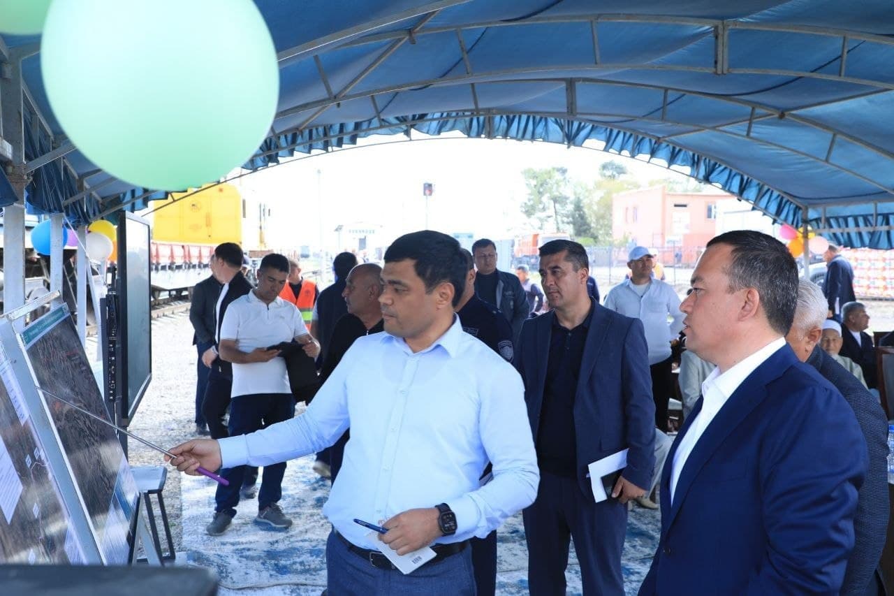 Президент топшириғи ижроси: “Қумқўрғон – Қудуқли” темир йўл участкасини электрлаштириш ишлари бошланди