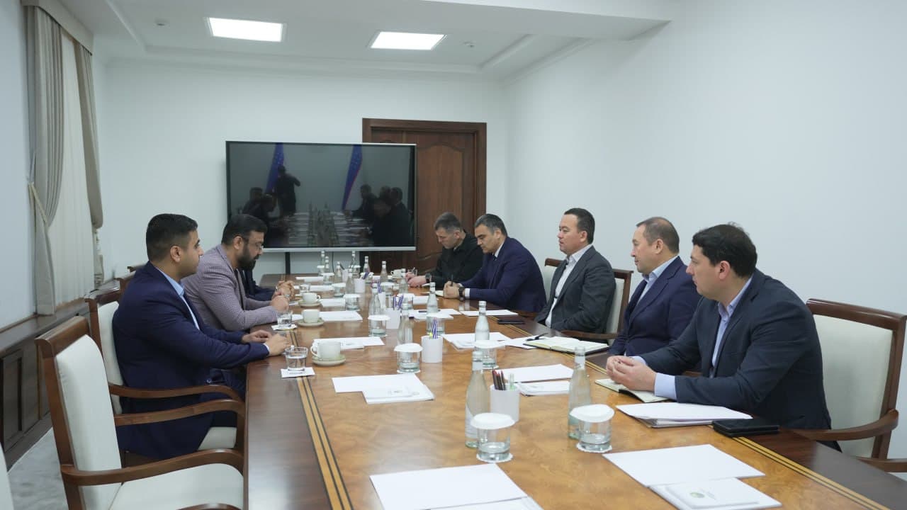 "Газанфар Гроуп" компанияси раҳбари Ғазанфар Муҳаммад Иброҳим, шунингдек, Ўзбекистоннинг Мазори Шариф шаҳридаги Бош консули Жафар Фаттоев иштирокида Сурхондарё вилояти ҳокими билан учрашув бўлиб ўтди.