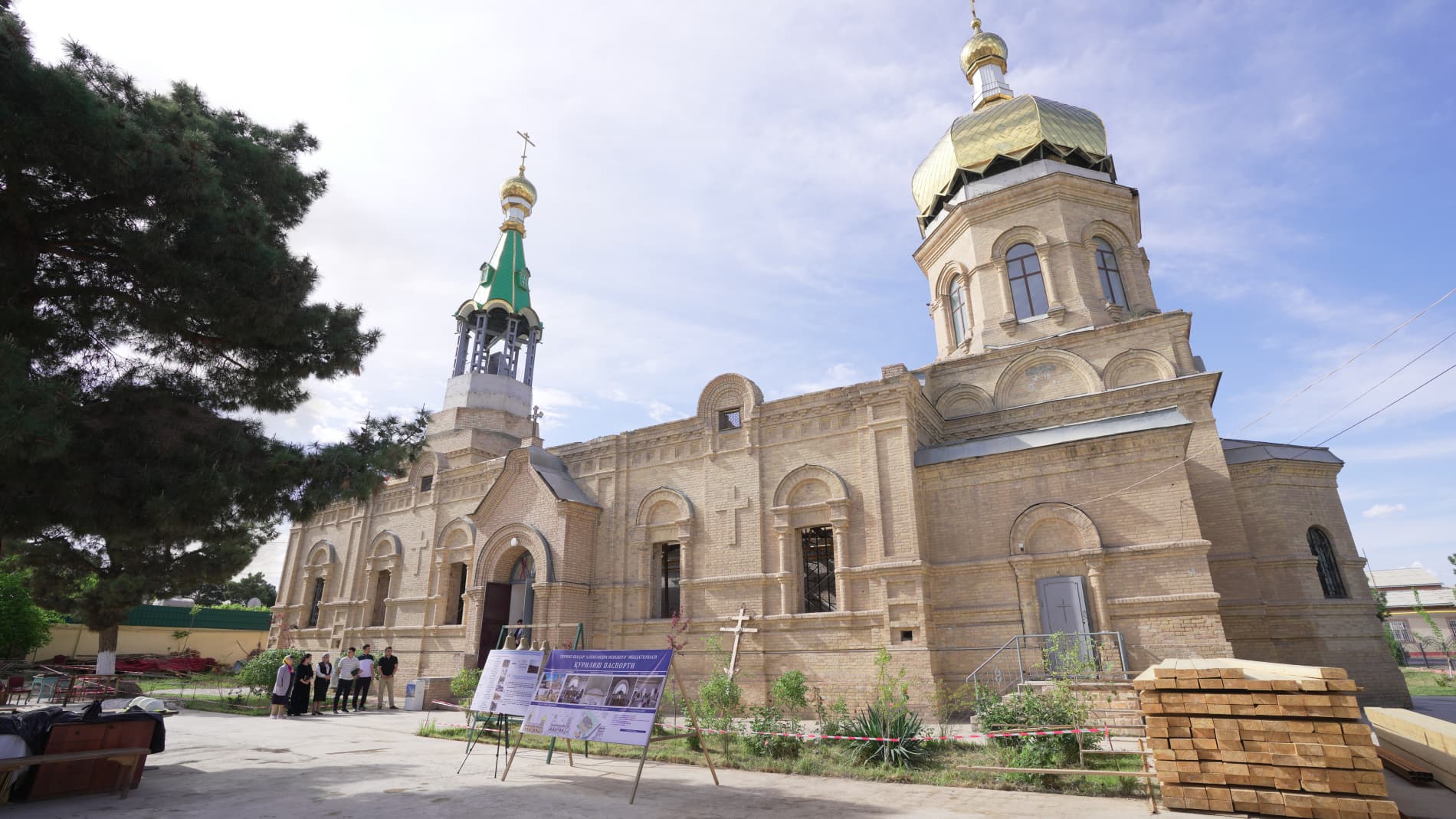 Термиз шаҳрида черковни таъмирлаш, реновация ҳамда тадбиркорлик лойиҳалари ижроси ўрганилди