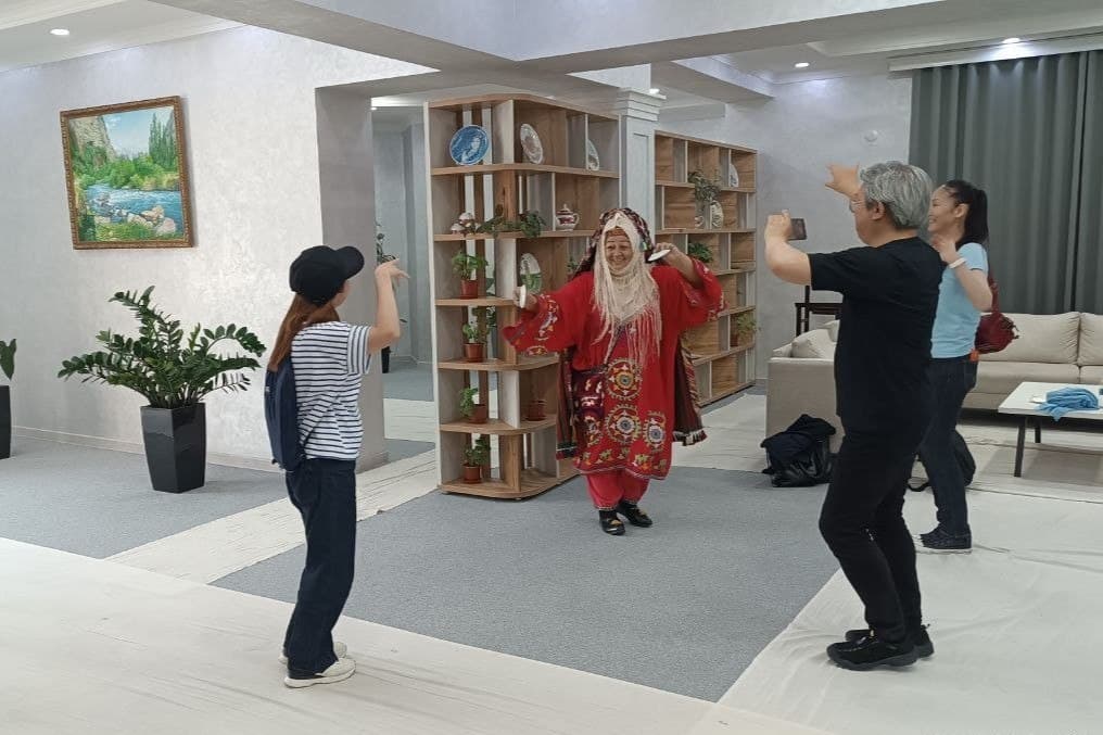 Yaponiyalik turoperatorlar Surxondaryoning sayyohlik salohiyati bilan tanishmoqda