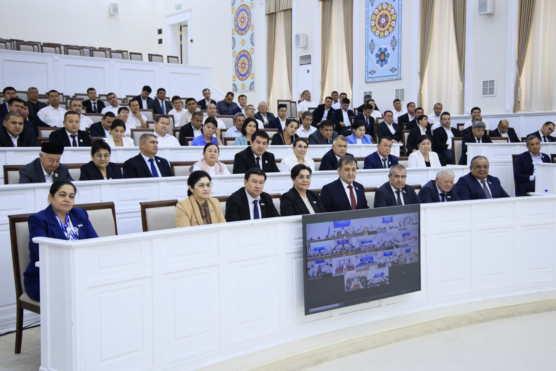 Surxondaryo viloyati hududlarini ijtimoiy-iqtisodiy rivojlantirish dasturlari ijrosi muhokama qilindi